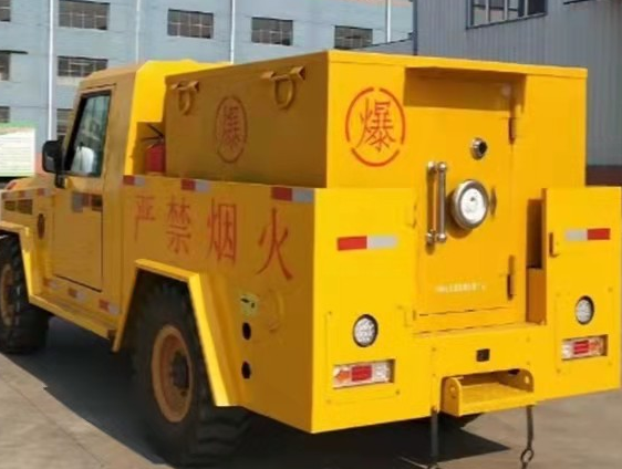 东安凯龙爆破器材运输车：保障爆破任务的安全运行