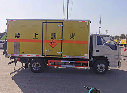 东安爆破器材运输车工人安全操作规范与智能技术保障